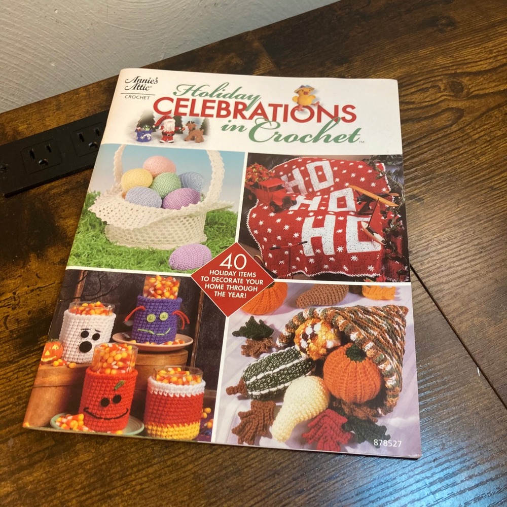 Annie's Attic Holiday Celebrations in Crochet Pattern Book 40 Designs 878527